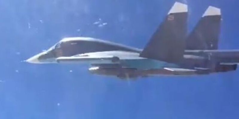 Пробивает 20 м грунта: сброс мощнейшей бомбы Су-34 России попал на видео