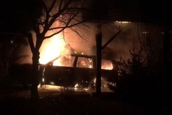 В Ужгороде сожгли два автомобиля, которые принадлежали местному журналисту и его жене