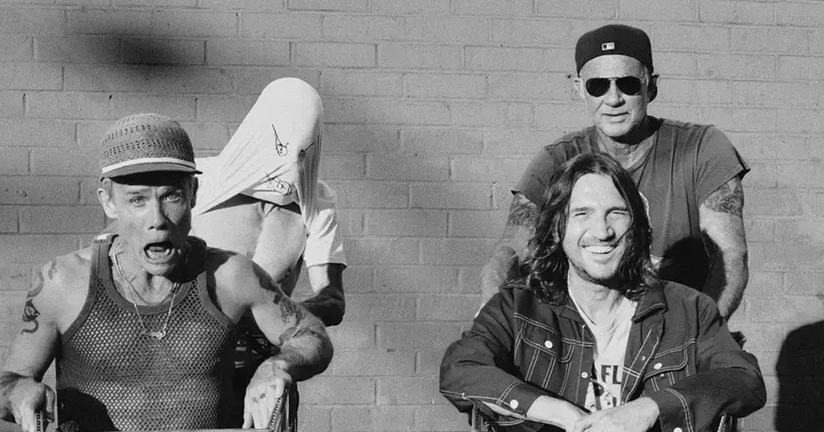 Red Hot Chili Peppers выпустили первую песню за шесть лет.