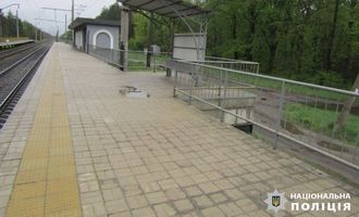 Нанес около 40 ударов ножом: на Киевщине задержали мужчину, который убил знакомого на железнодорожной станции