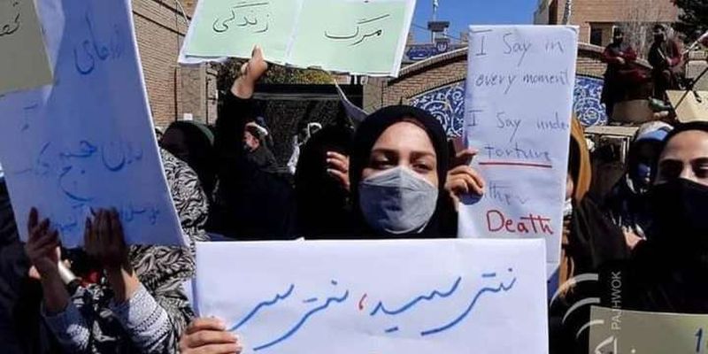 Таліби застосували сльозогінний газ на протестах жінок у Кабулі
