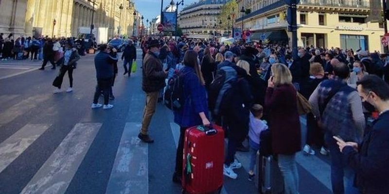 В Париже эвакуировали вокзал из-за подозрительной сумки