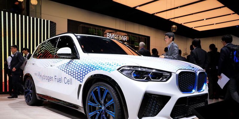 Заправка за 3-4 мин: BMW раскрыла начинку электрического X5