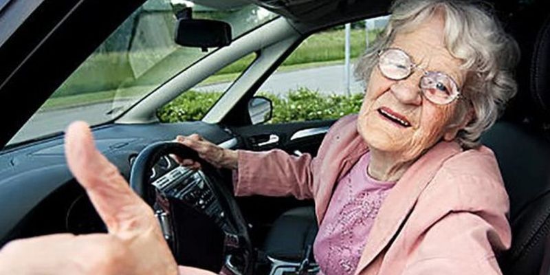 В Італії затримали літню жінку, яка 50 років керувала авто без водійських прав