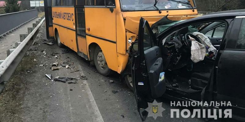 На Львівщині шкільний автобус попав у ДТП: травмовані діти
