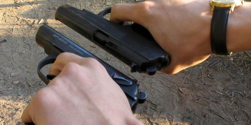 Подозреваемый в тройном убийстве на АЗС в Николаеве имел при себе четыре пистолета