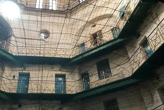 Заключенным разрешат пользоваться интернетом и телефонами