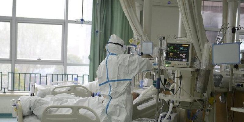Вилікували 36 пацієнтів: китайські ЗМІ повідомляють про успіхи в боротьбі з коронавірусом