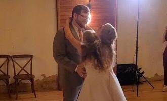 Сиамская близняшка вышла замуж за ветерана армии — фото, видео