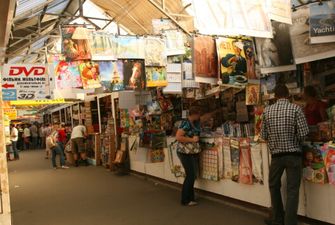 В Киеве снова хотят снести книжный рынок "Петровка": подробности скандала