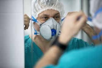 Польща переманює українських лікарів: як влада планує утримати медиків в країні