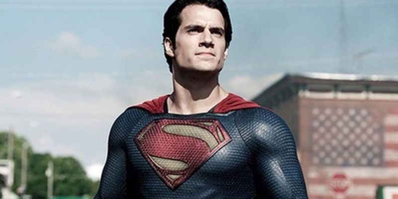 Немного пухлый: звезда "Супермена" рассказал, как похудел после замечания режиссера/Режиссер "Джеймса Бонда" назвал Генри Кавилла "пухлым", а в школе из-за веса над ним издевались дети