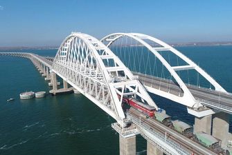 Окупанти встановили блокпост на Кримському мосту: з РФ на півострів не пустили більше десятка авто