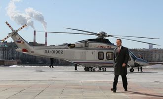 Задел дорожный знак: у вертолета из кортежа Медведева оторвало хвост