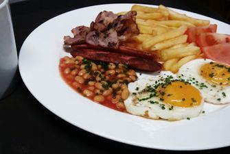 Медик: Желающим похудеть нужно взять за правило ежедневно плотно завтракать