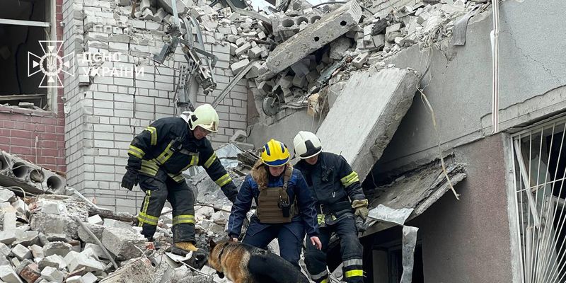 В Чернигове возросло количество жертв удара: последние данные и фото разбора завалов