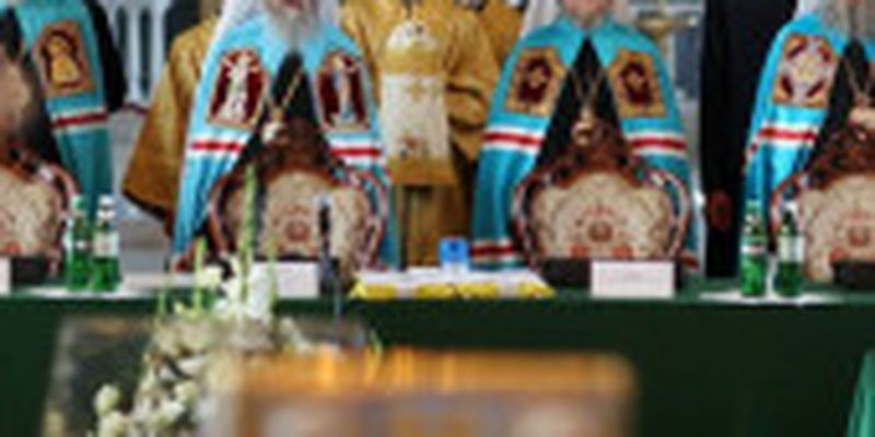 УПЦ і далі є частиною російської православної церкви - висновок спецкомісії