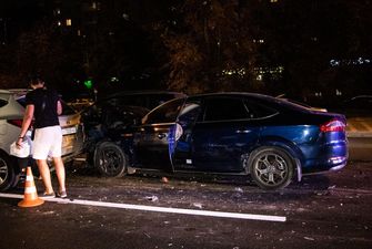 У Києві п'яний водій Ford протаранив три автомобілі