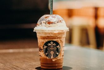 Кокошник вместо короны: в РФ бывшие кофейни Starbucks открывают с новым логотипом