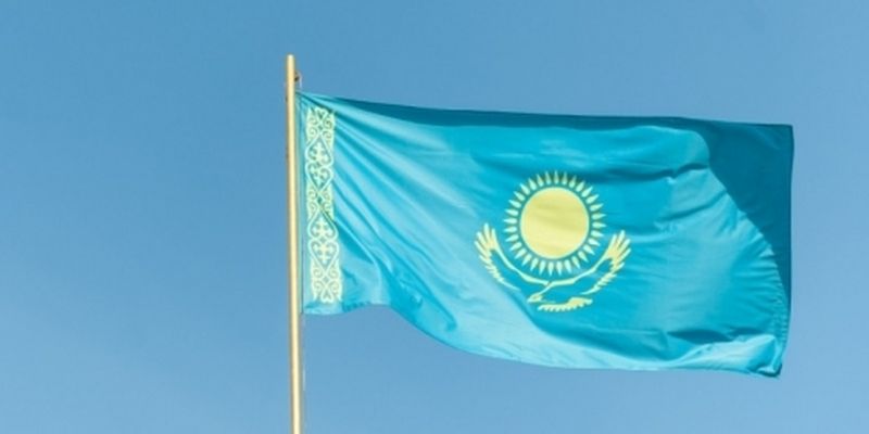 Власти Казахстана хотят сменить флаг страны: в чем причина