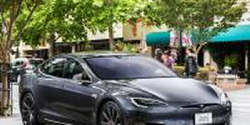 Жалобы на самопроизвольное ускорение электромобилей Tesla могут вызвать расследование со стороны контролирующих органов
