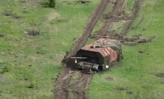 ВСУ подбили российский монструозный танк с наваренным "сараем". ВИДЕО