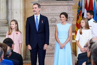 Королева Летиція з доньками на офіційному заході в Мадриді