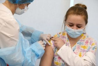 Найбільше вакцинованих у Донецькій, а найменше — у Закарпатській областях: статистика в Україні