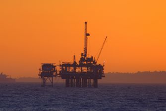 Ціна нафти Brent перевищила $60 за барель вперше за рік