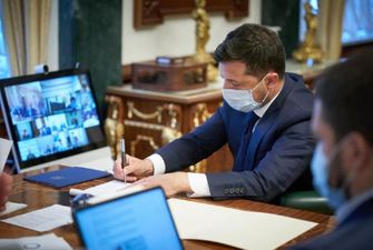 Зеленский призвал наращивать темпы вакцинации в Украине до тех пор, пока не уколется большинство