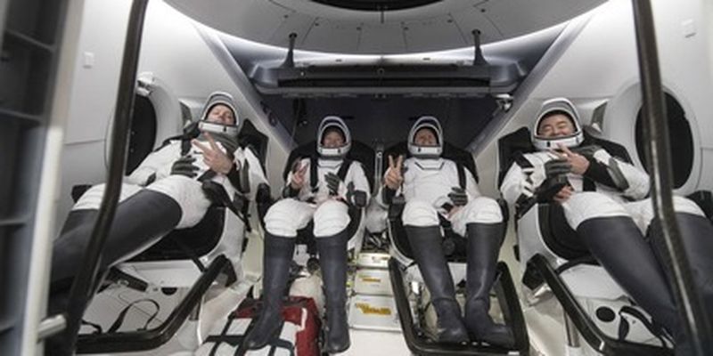 Экипаж SpaceX вернулся с МКС на Землю спустя 199 дней