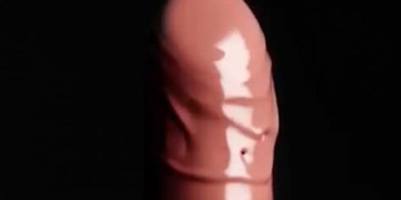 "Красить губы этим самым органом": неприличная реклама помады