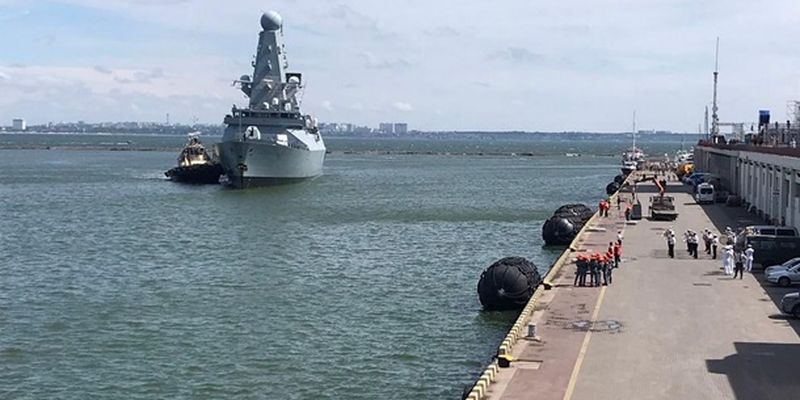 Киев отреагировал на инцидент с кораблем у Крыма