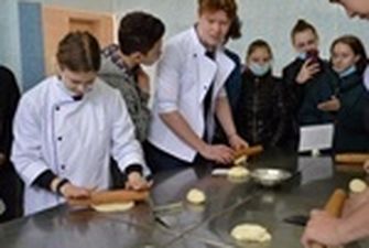 Директор ПТУ о реформе Клопотенко: Обучение действительно устарело, но научить поваров новому на старых "плитах" сложно