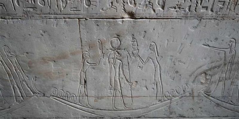 В Египте нашли гробницу писаря фараонов, украшенную уникальными текстами и заклинаниями от змей, фото
