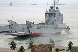 Вблизи Мариуполя пошла ко дну российская «Акула» с солдатами на борту
