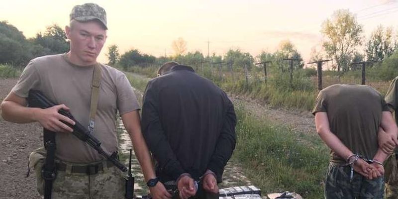 Двоє українців намагалися перевезти в Угорщину майже 5000 пачок сигарет