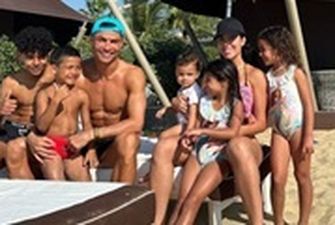 Роналду показал милое видео отдыха с детьми