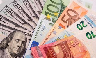 Курсы евро и доллара могут сравняться: FT озвучило причины