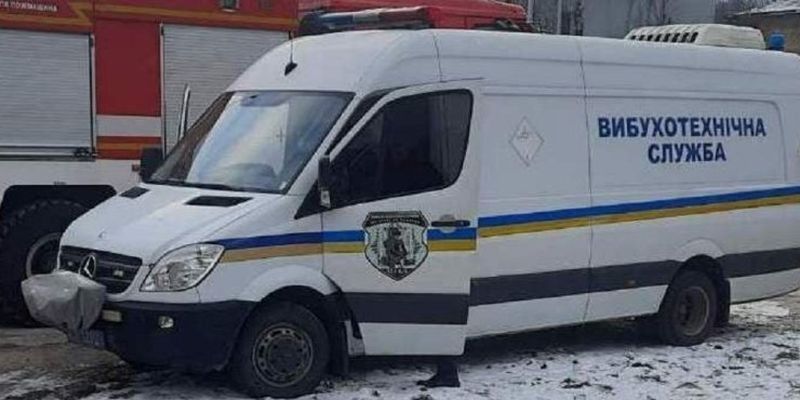 В Киеве неизвестные сообщили о минировании вокзала, школ и аэропорта