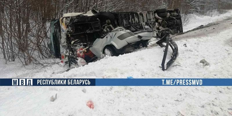 В Беларуси в смертельное ДТП попал автобус с российскими туристами: фото и видео
