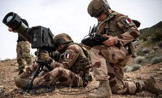 Готова ли Франция к интенсивной войне: генерал раскритиковал президента Макрона
