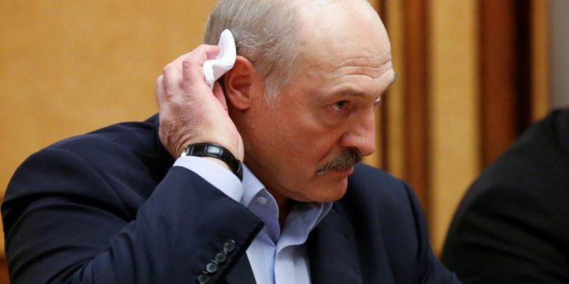 "Лукашенко їде в ліфті": в мережі показали, як білоруси реагують на портрет президента