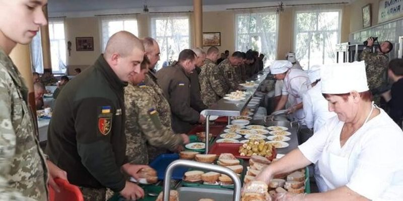 Українським військовим запропонували "ресторанне меню": майже 400 найменувань