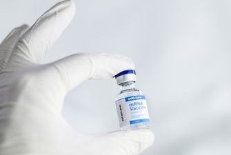Не дает "Дельта"-штамму шанса: вакцина Pfizer показала 93% эффективности у подростков