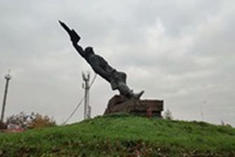 В Ужгороде снесли памятник "освободителям"