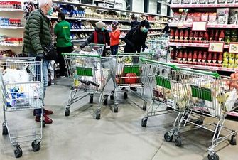 В Киеве ввели жесткие правила в супермаркетах: на входе проверят всех