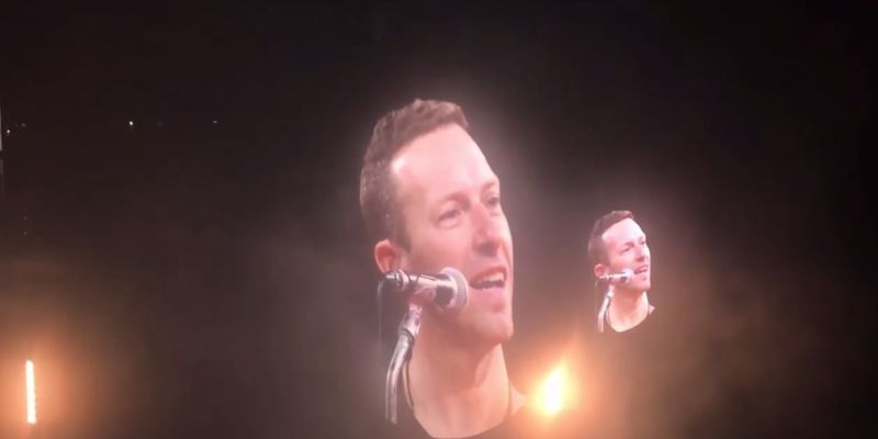 В поддержку Украины: британская группа Coldplay исполнила песню Вакарчука "Обійми"