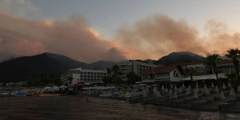 На западе Турции произошли два лесных пожара