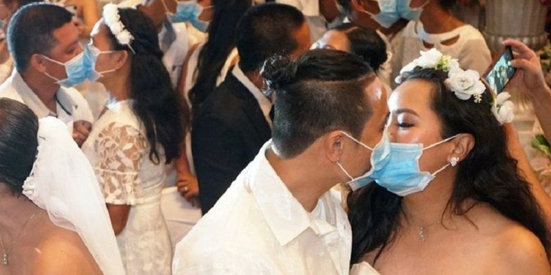Вопреки коронавирусу: более 200 пар в масках поженились на Филлипинах